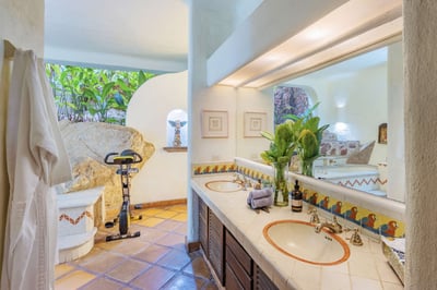 Luxury Villa Photo #42