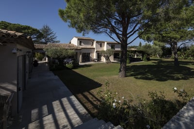 Luxury Villa Photo #15