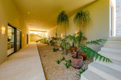 Luxury Villa Photo #32