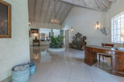 Luxury Villa Photo #26