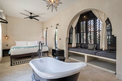 Luxury Villa Photo #23