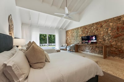 Luxury Villa Photo #28