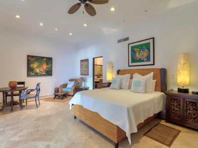 Luxury Villa Photo #30