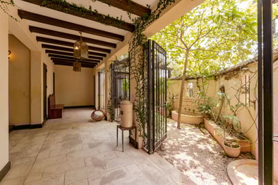 Luxury Villa Photo #6