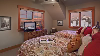 Storm Peak double full suite