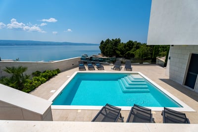 Luxury Villa Photo #9