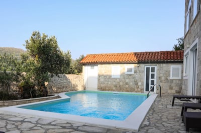 Luxury Villa Photo #4