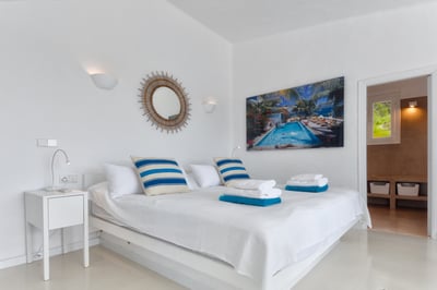 Luxury Villa Photo #35