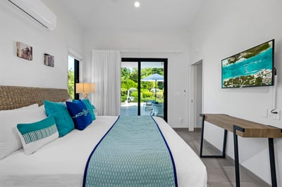 Luxury Villa Photo #18