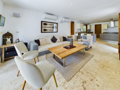 Luxury Villa Photo #16