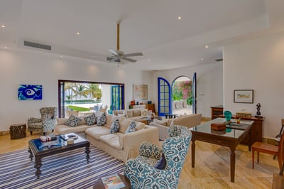 Luxury Villa Photo #16