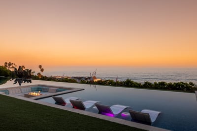 Luxury Villa Photo #3