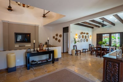 Luxury Villa Photo #32