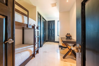 Luxury Villa Photo #25