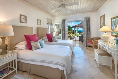 Luxury Villa Photo #4