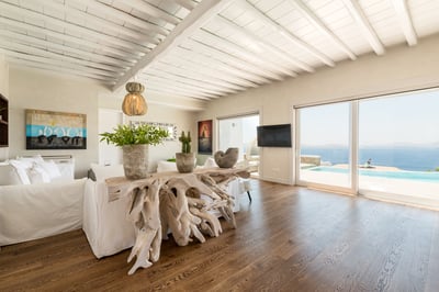Luxury Villa Photo #17