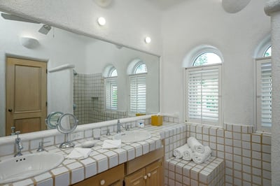 Luxury Villa Photo #23