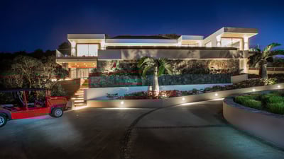 Luxury Villa Photo #5