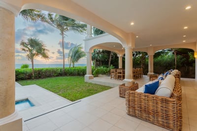 Luxury Villa Photo #3