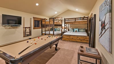 Chalet Fuego - Bunk bedroom, upper level with billiards