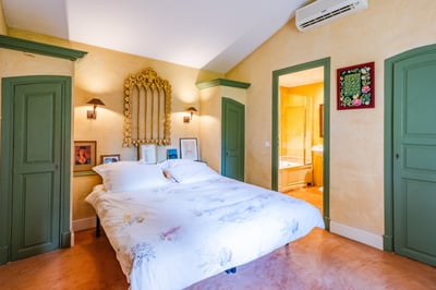 Luxury Villa Photo #26