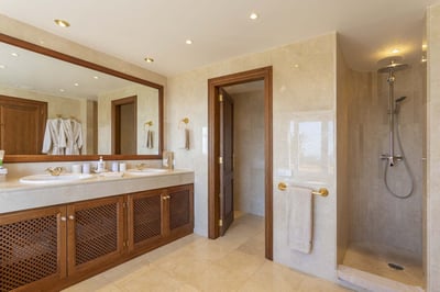 Luxury Villa Photo #30