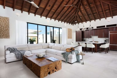 Luxury Villa Photo #15