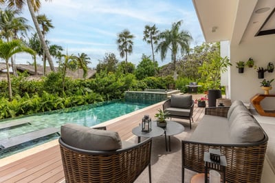 Luxury Villa Photo #4