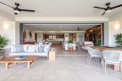 Luxury Villa Photo #9