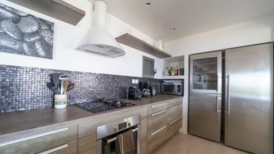 Kitchen & Dining Area
