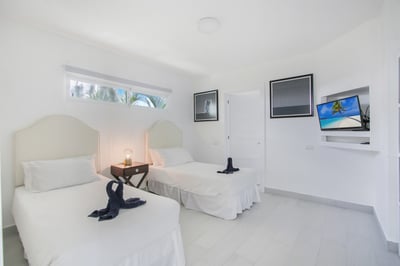 Luxury Villa Photo #40