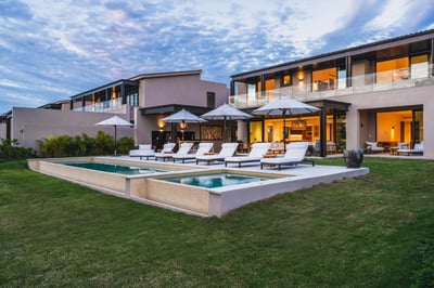 Luxury Villa Photo #3