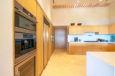 Luxury Villa Photo #15