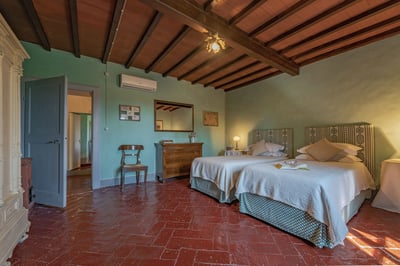 Luxury Villa Photo #32