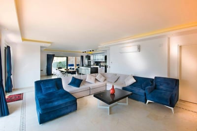 Luxury Villa Photo #9