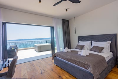 Luxury Villa Photo #33