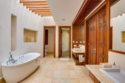 Luxury Villa Photo #57