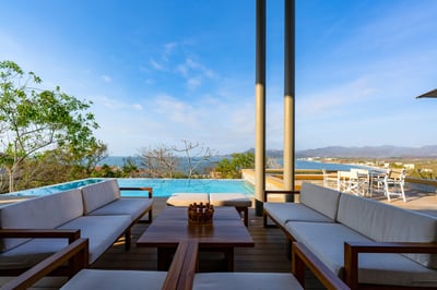 Luxury Villa Photo #6