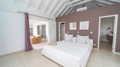 Bedroom 2: King size bed, air conditioning, HD-TV with Dish Network, DVD player, safe, large dr