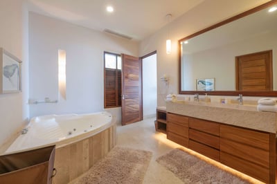 Luxury Villa Photo #36