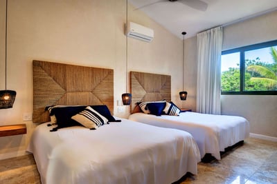 Luxury Villa Photo #18