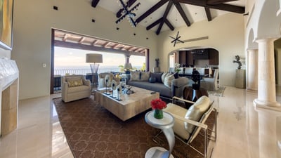 Luxury Villa Photo #36