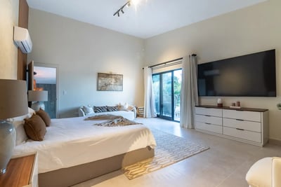 Luxury Villa Photo #33