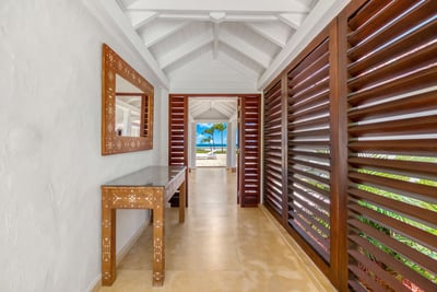Luxury Villa Photo #14