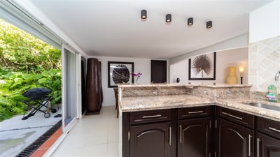 Kitchen & Dining Area