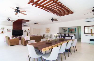 Luxury Villa Photo #25