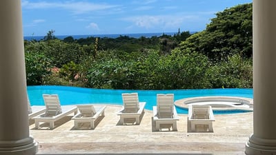 Luxury Villa Photo #3