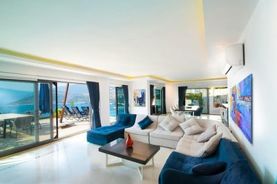 Luxury Villa Photo #4