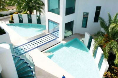 Luxury Villa Photo #4