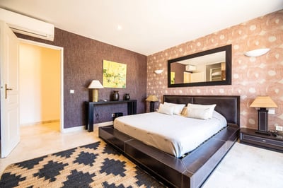 Luxury Villa Photo #24